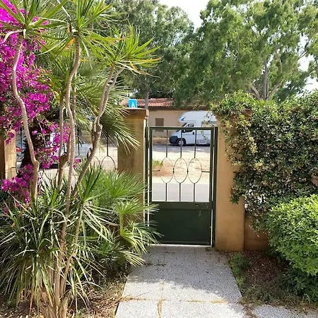 Torregrande Fronte Mare Apartment *